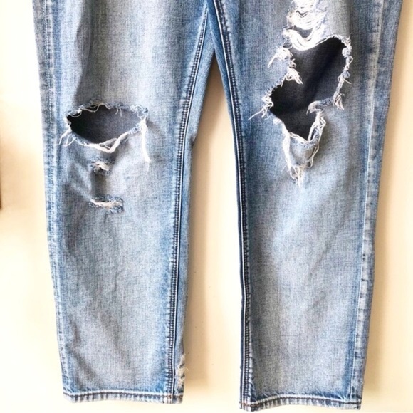 American Eagle Distressed Ripped Tomgirl Button Fly High Rise Jeans Size 16 - Picture 7 of 11